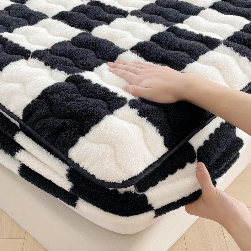 WASART Soft warm plush mattress protector cover winter couple 2 people black white plaid elastic fitted sheet bed protection pad